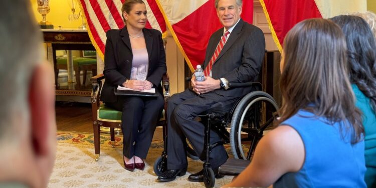 Maru Campos se reúne con el gobernador de Texas