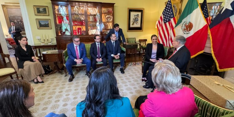 Maru Campos se reúne con el gobernador de Texas