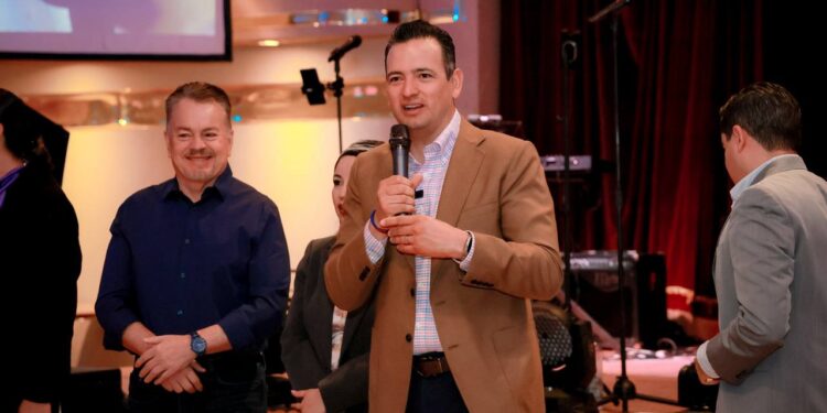 Felicita alcalde Bonilla a mamás de Chihuahua por su día