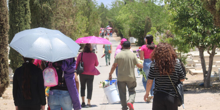 Visitaron chihuahuenses panteones municipales del 9 al 11 de mayo