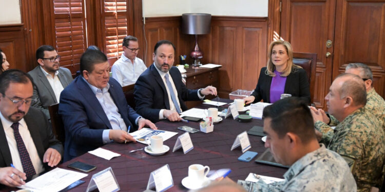 Maru Campos encabeza sesión de seguridad en Palacio de Gobierno