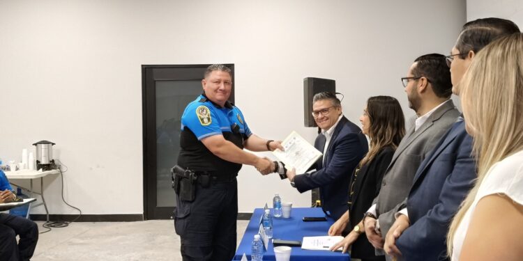 Policías municipales concluyen curso de inglés turístico