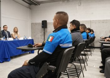 Policías municipales concluyen curso de inglés turístico