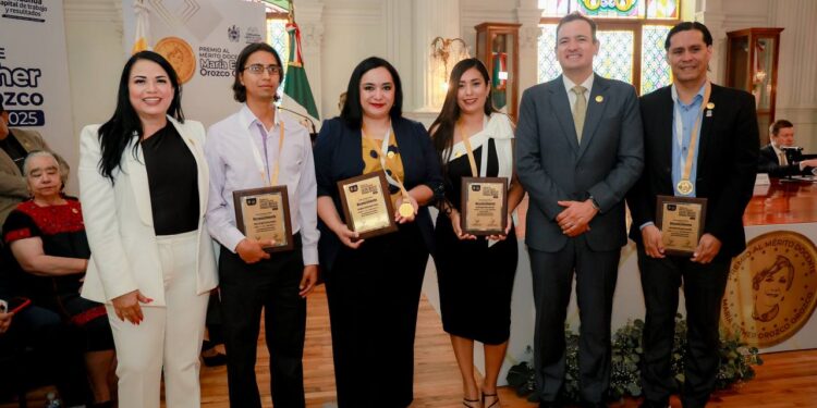 Reconocen a docentes con la medalla “María Esther Orozco Orozco 2025”