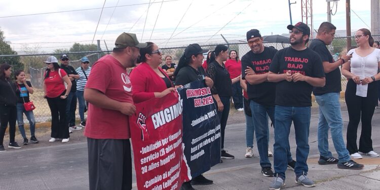 Maestros federales toman caseta en Saucillo