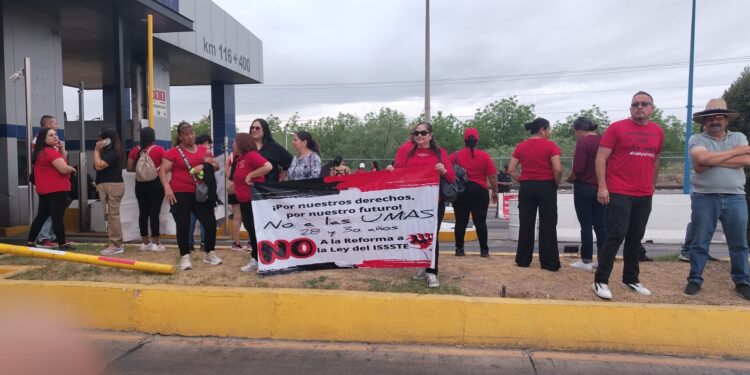 Maestros federales toman caseta en Saucillo
