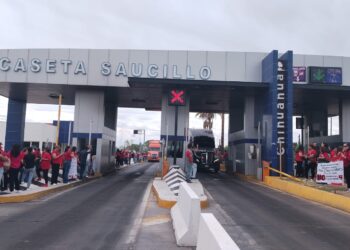 Maestros federales toman caseta en Saucillo