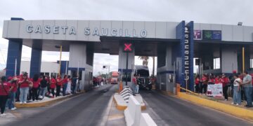 Maestros federales toman caseta en Saucillo