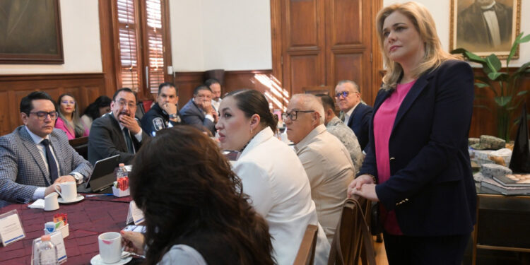 Maru Campos encabeza mesa de seguridad con enfoque en protección a mujeres