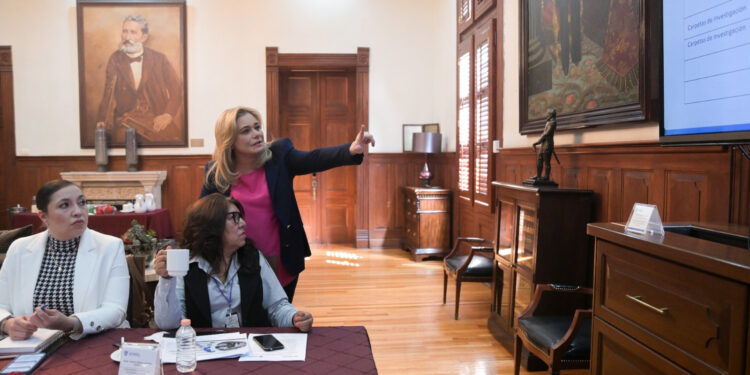 Maru Campos encabeza mesa de seguridad con enfoque en protección a mujeres