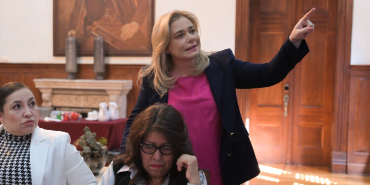 Maru Campos encabeza mesa de seguridad con enfoque en protección a mujeres