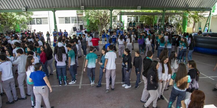 Actividades recreativas y culturales en el COBACH 1 por el Día del Estudiante