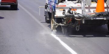 Remarcan líneas divisorias de carriles de la avenida Pacheco
