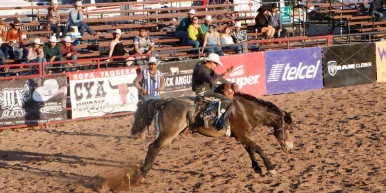 Participan jinetes chihuahuenses en el Mini Bull Series México previo a Olimpiada Nacional