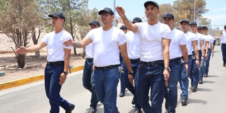 Capacitan a futuros bomberos en el ISSCUU