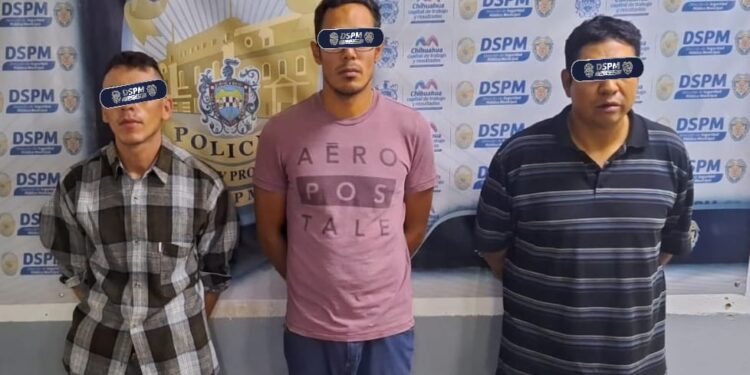 Detienen a tres por asalto a tienda Oxxo en Chihuahua