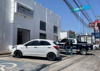 Roban 15 mil pesos de caja fuerte en mueblería de Chihuahua
