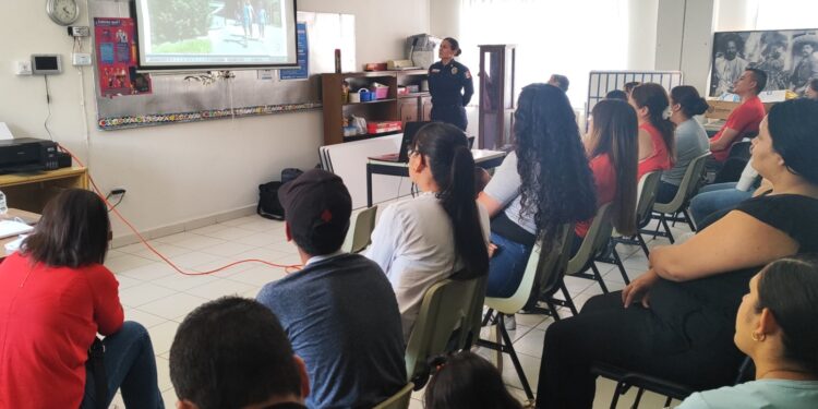 Bomberos ofrecen charlas para prevenir accidentes con fuego, gas o electricidad