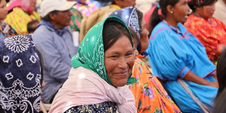 Entregan apoyos alimentarios a comunidades indígenas de Nonoava