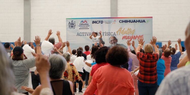 Más de 300 abuelitos participan en activación física