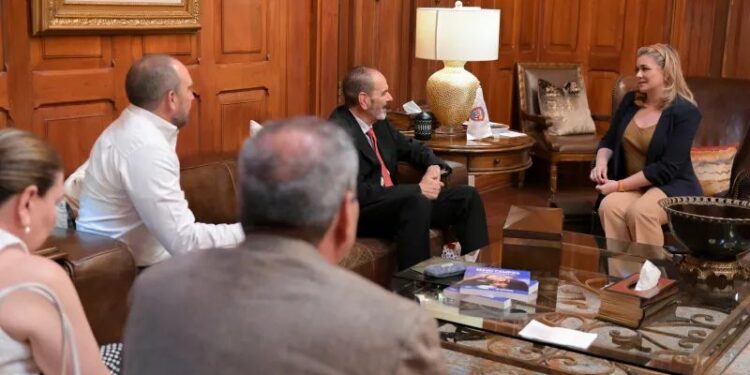 Reconocen a Chihuahua por su modelo exitoso de tratamiento contra el cáncer