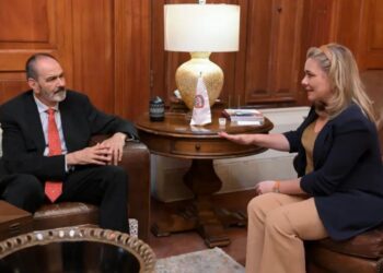 Reconocen a Chihuahua por su modelo exitoso de tratamiento contra el cáncer