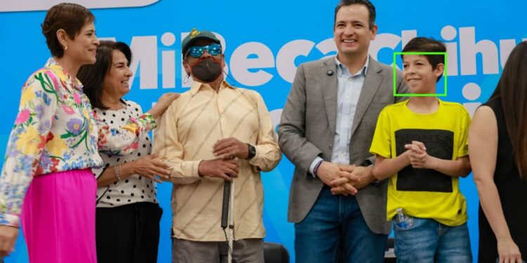 Entregan becas municipales para personas con discapacidad