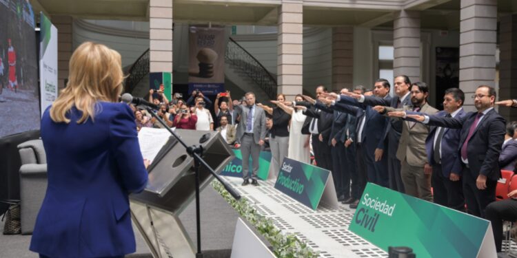 Toma Maru Campos protesta al nuevo Consejo Directivo del Codech