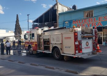 Explosión de tanque de gas provoca incendio en bar de la avenida Universidad