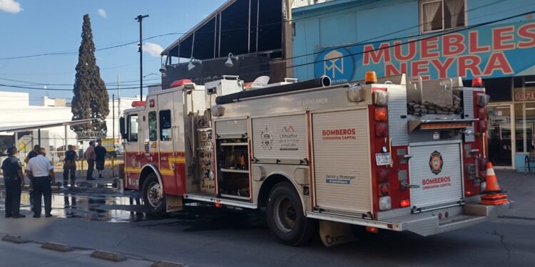 Explosión de tanque de gas provoca incendio en bar de la avenida Universidad