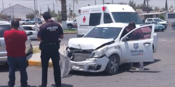 Choca vehículo del Ayuntamiento Municipal de Delicias
