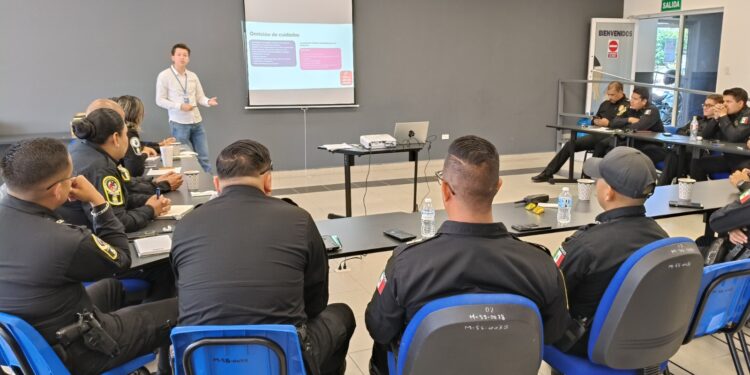 Capacitan a 60 policías en cuidado de niñas, niños y adolescentes