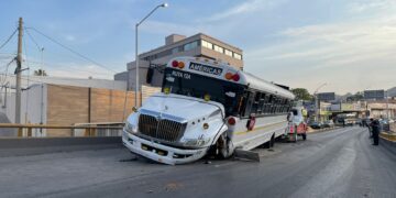 Varios lesionados en accidente de camión de maquila