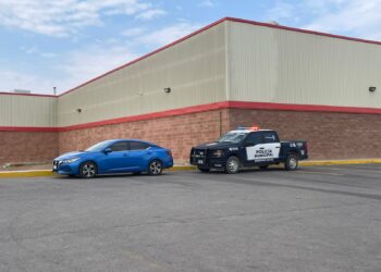 Hallan sin vida a joven de 25 años detrás de supermercado