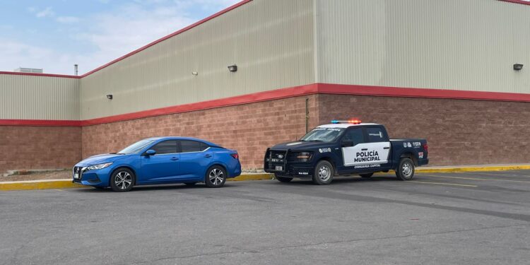 Hallan sin vida a joven de 25 años detrás de supermercado