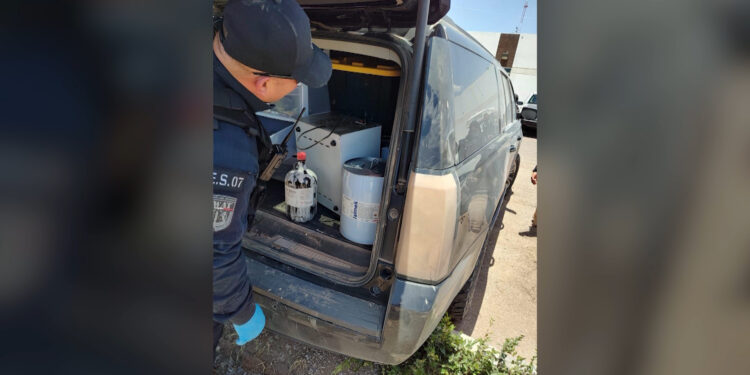 Aseguran camioneta robada con equipo para elaborar droga en Namiquipa