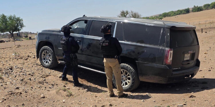 Aseguran camioneta robada con equipo para elaborar droga en Namiquipa