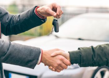 Alertan por fraudes en la compraventa de vehículos