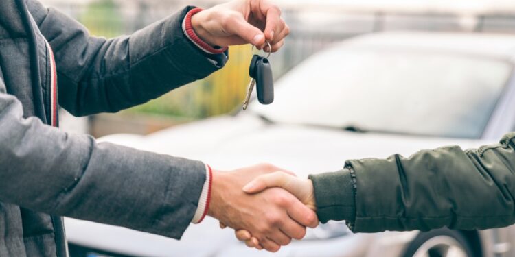 Alertan por fraudes en la compraventa de vehículos