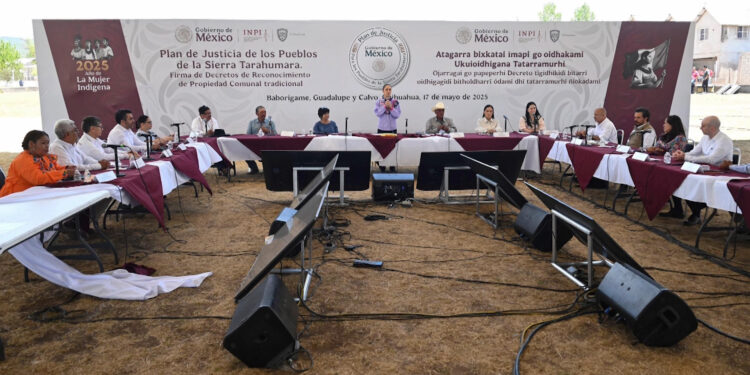 Entrega Sheinbaum tierras a pueblos originarios de la Sierra