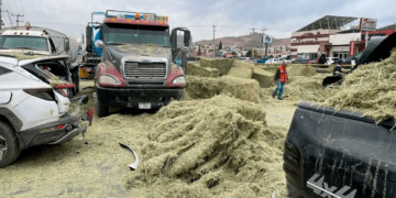 Choque múltiple en el Periférico de la Juventud por tráiler descontrolado