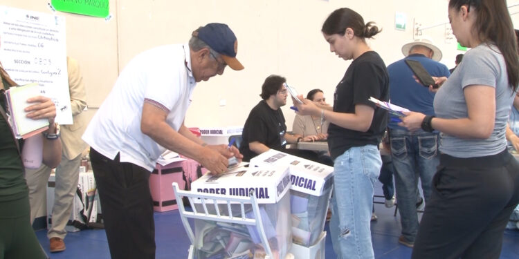 Baja participación y confusión en históricas elecciones judiciales