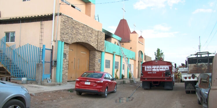 Cortocircuito provoca incendio en desayunador de Cuauhtémoc