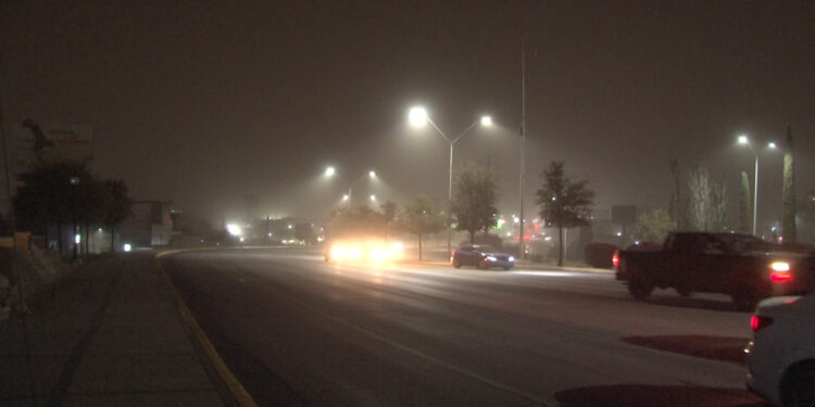 Tormenta de arena cubrió la ciudad la noche del martes