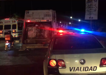 Camión de basura choca y desata persecución en Delicias