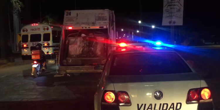 Camión de basura choca y desata persecución en Delicias