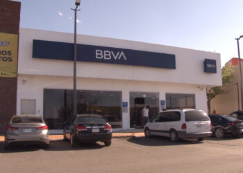 Asaltan a adulto mayor al salir de un banco en la Pacheco