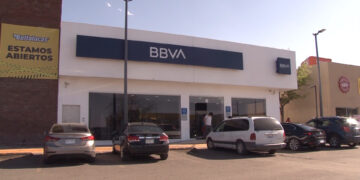 Asaltan a adulto mayor al salir de un banco en la Pacheco