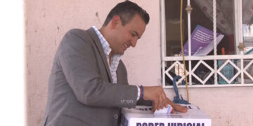 Alcalde Bonilla emite su voto y reitera compromiso con la democracia