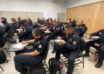 Bomberos de Aurora capacitan a elementos en Chihuahua